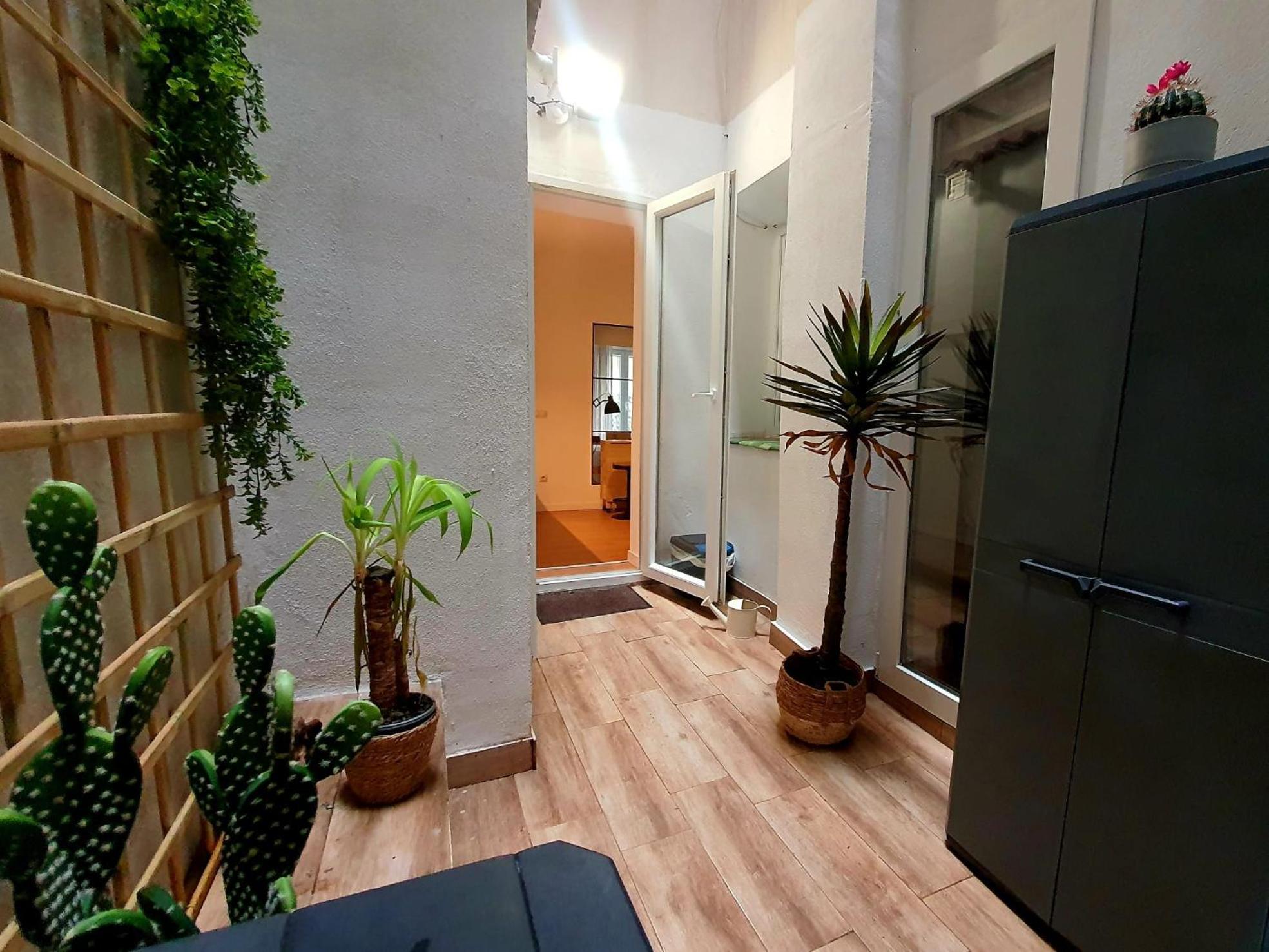 Rentadore Atocha Suites Madrid Kültér fotó